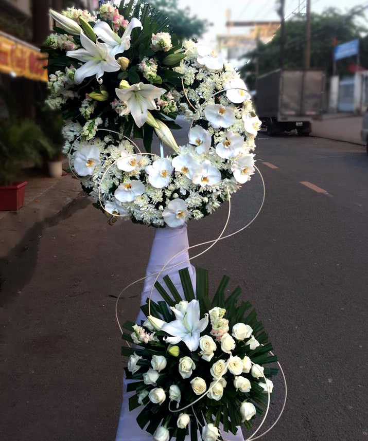 ĐẶT VÒNG HOA VIẾNG TẠI NHÀ TANG LỄ BÌNH HƯNG HOÀ